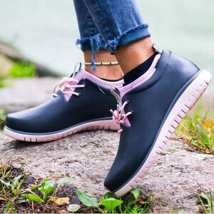 NWT Ccilu Black & Pink Panto Ria Low Top Ankle Rainboots Womens Size 10